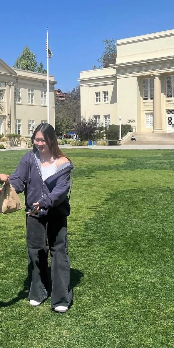 College family members - Image 2