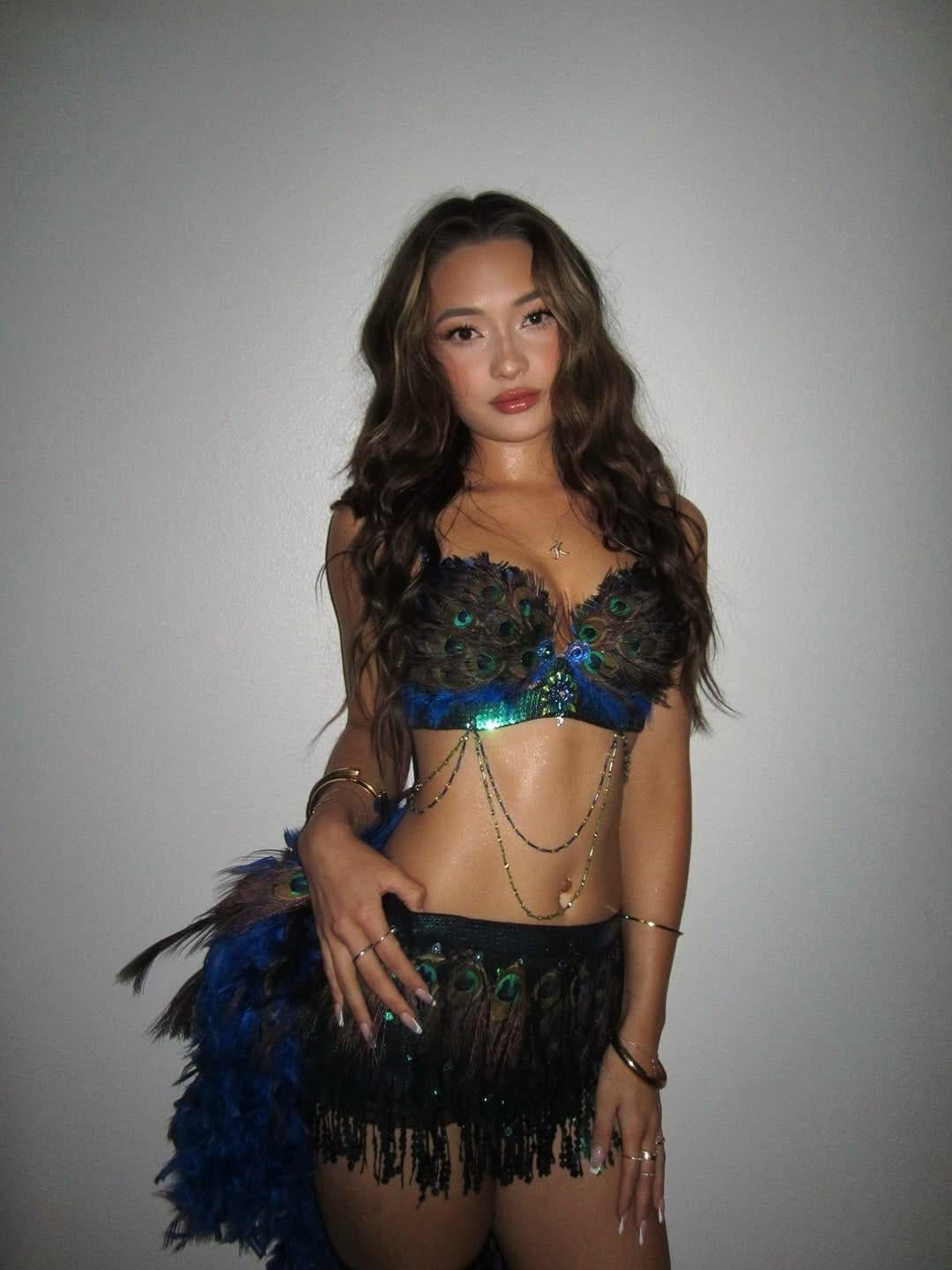 Shes the one who welcomes you to ABG heaven - Image 2