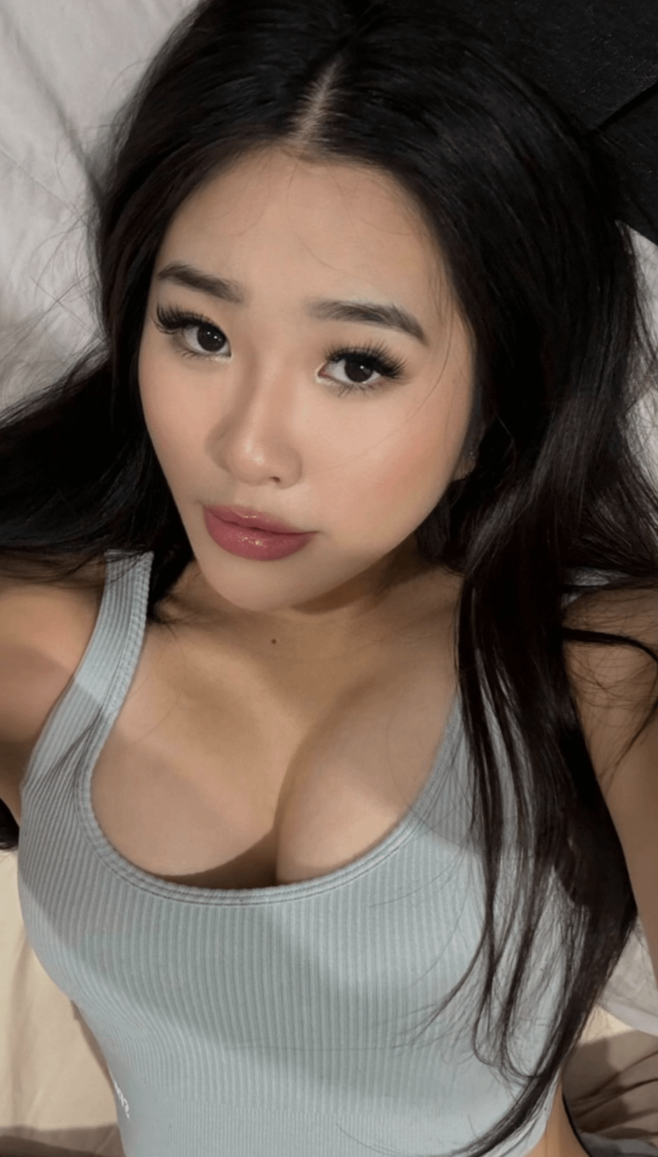 Angela 🍈🍈 - Image 1