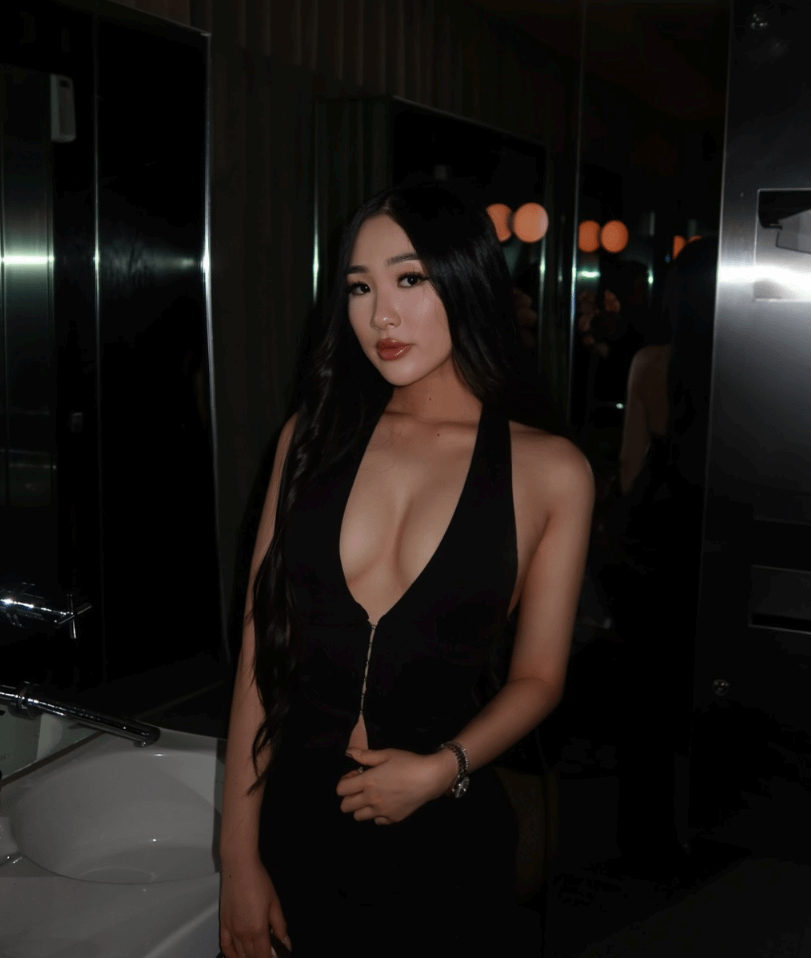 Angela 🍈🍈 - Preview