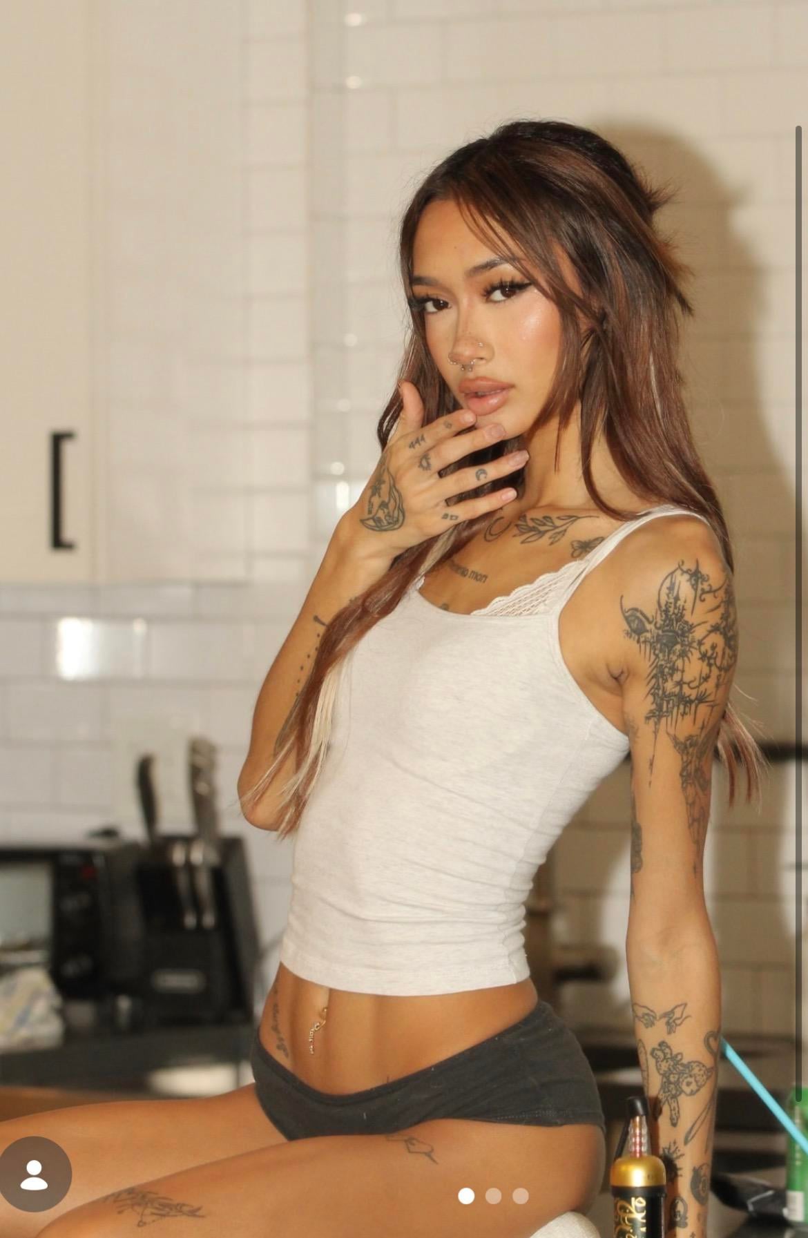 petite abg - Image 1
