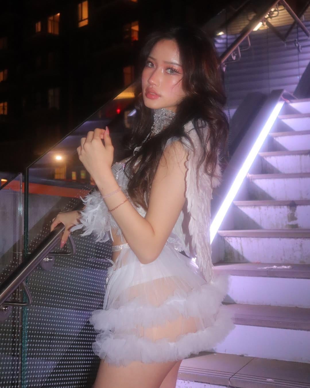 One of the angels guarding ABG heaven - Image 2